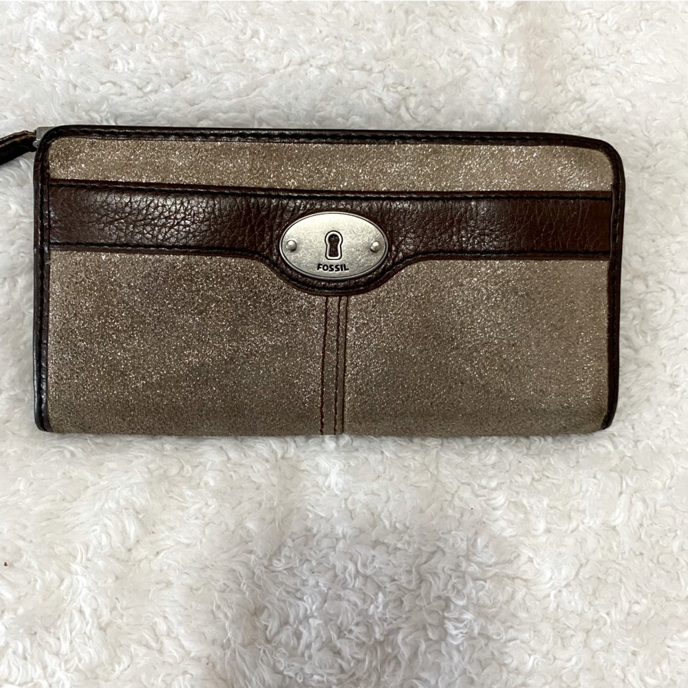 Fossil top zipper leather/metallic wallet